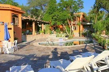 Woodlands & Leisure Centre מלון 3*