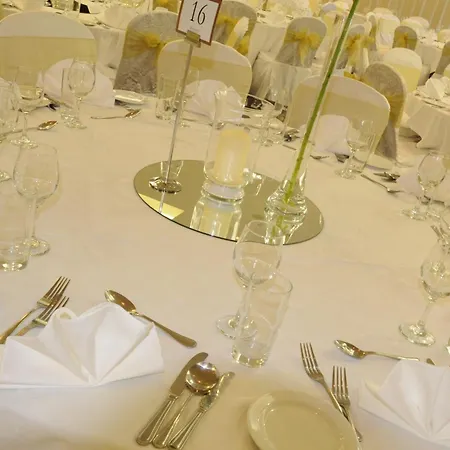 Woodlands & Leisure Centre וואטרפורד