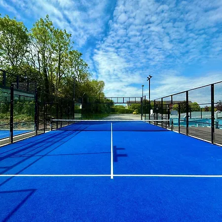 Woodlands & Leisure Centre מלון וואטרפורד