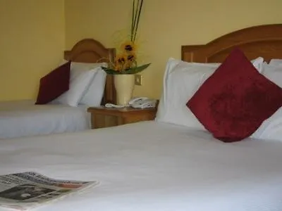 ホテル Woodlands & Leisure Centre 3*