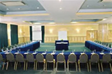 Woodlands & Leisure Centre מלון